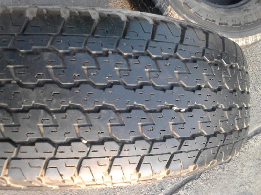 ขอบ 15     255/70R15 BRIDGE STONE DUELER H/T 840   มี  1 คู่  TEL.081-427-3941