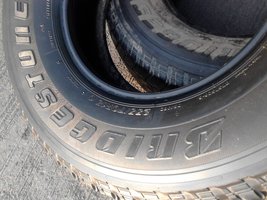 ขอบ 15     255/70R15 BRIDGE STONE DUELER H/T 840   มี  1 คู่  TEL.081-427-3941