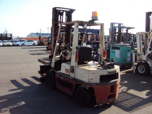 ขายฟอร์คลิฟต์ NISSAN 2.5 TON ,  ROTATER ,  เสา 4 M , เกียร์ MT, ( ใช้งาน 2 ระบบ LPG/ GASOLINE )  เดิมแท้จากญี่ปุ่น !!!!!!   สีเดิมและตัวถังสภาพเดิมจากญี่ปุ่น