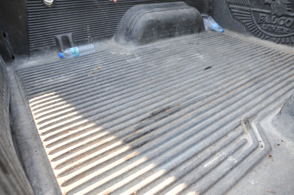 รถกระบะ มีเคป จดทะเบียนปี 2543 เเอร์วิทยุ เเอร์เย็น มี เเม็ก เครื่อง 2800 กันชนอลูมิเนียม เเถมกันชนพลาสติก