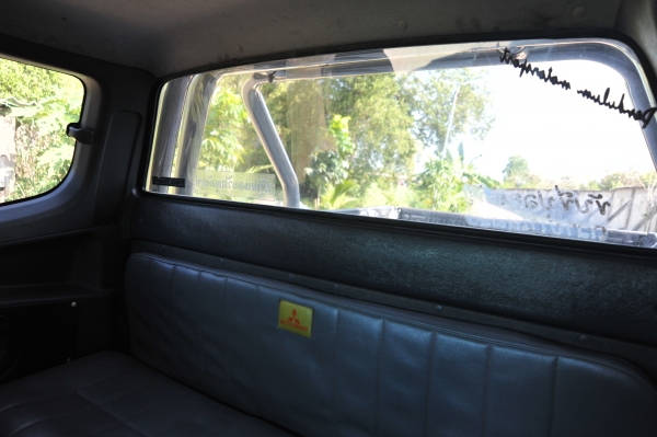 รถกระบะ มีเคป จดทะเบียนปี 2543 เเอร์วิทยุ เเอร์เย็น มี เเม็ก เครื่อง 2800 กันชนอลูมิเนียม เเถมกันชนพลาสติก