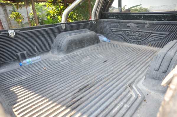 รถกระบะ มีเคป จดทะเบียนปี 2543 เเอร์วิทยุ เเอร์เย็น มี เเม็ก เครื่อง 2800 กันชนอลูมิเนียม เเถมกันชนพลาสติก