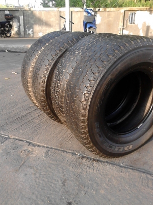 ขอบ 15     255/70R15 BRIDGE STONE DUELER H/T 840   มีชุด 4 เส้น  TEL.081-427-3941