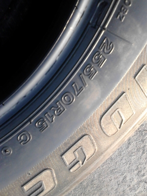 ขอบ 15     255/70R15 BRIDGE STONE DUELER H/T 840   มีชุด 4 เส้น  TEL.081-427-3941