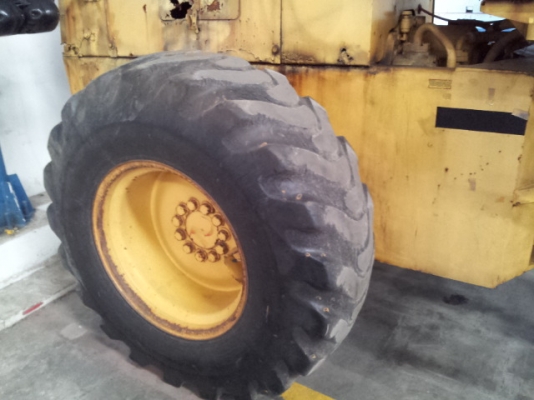 KOMATSU 510 (กรองคู่)รถตักเก่าญี่ปุ่น พร้อมใช้งาน ติดต่อ 098-246-3778 น๊อคครับ KOMATSU 510 (กรองคู่)รถตักเก่าญี่ปุ่น พร้อมใช้งาน ติดต่อ 098-246-3778 น๊อคครับ