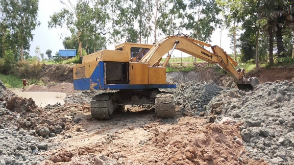 ***ขายแล้วครับขอบคุณ Truck2hand (มีคลิป)ขาย แบคโฮ KOMATSU PC120-2 ปั้มเดิม เครื่องISUZU 165 เครื่องแน่นแห้งดีแรง ไม่เยิ้ม ปั้มดีแน่น บูมอาร์มรุ่น3สวยไม่ปะไม่ดาม ช่วงล่างใหญ่ดี เอวใหญ่แน่นดีไม่แตก บูท โรลเลอร์ ใบแทรก สภาพดี โซ่หนาดี ระบบไฟทำใหม่ บอดี้ดีสีส