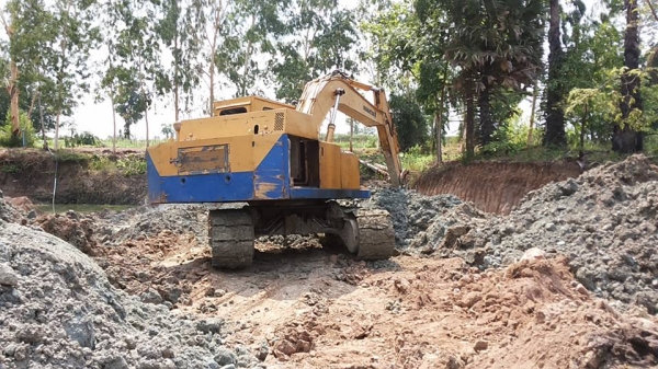 ***ขายแล้วครับขอบคุณ Truck2hand (มีคลิป)ขาย แบคโฮ KOMATSU PC120-2 ปั้มเดิม เครื่องISUZU 165 เครื่องแน่นแห้งดีแรง ไม่เยิ้ม ปั้มดีแน่น บูมอาร์มรุ่น3สวยไม่ปะไม่ดาม ช่วงล่างใหญ่ดี เอวใหญ่แน่นดีไม่แตก บูท โรลเลอร์ ใบแทรก สภาพดี โซ่หนาดี ระบบไฟทำใหม่ บอดี้ดีสีส