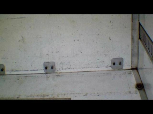 รถเทเลอร์พ่วงลากตู้แห้งขนของขนสัมภาระ