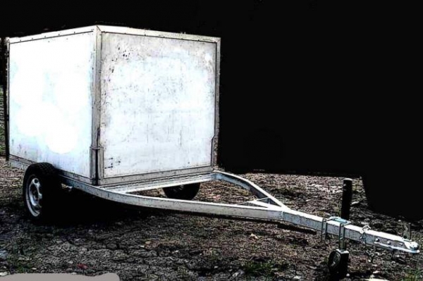 รถเทเลอร์พ่วงลากตู้แห้งขนของขนสัมภาระ