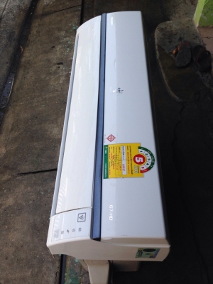 **** ขายแอร์ SHARP 9000 BTU สภาพสวย ****