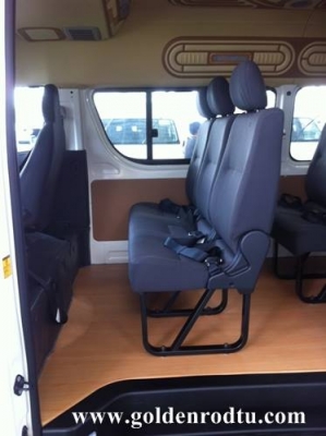 ดาวน์ต่ำรถตู้พร้อมแต่ง 199,000 บาท// รถตู้หลังคาสูง 3.0 ปี2013(พย)