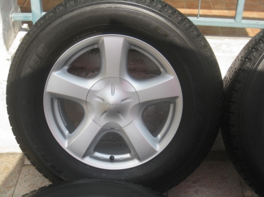 ขายล้อแม็กป้ายแดง New d-max 17"x7" et33 6รู139.7 พร้อมยางปี14 สนใจติดต่อเล็กคลองสามครับ 081-3747940