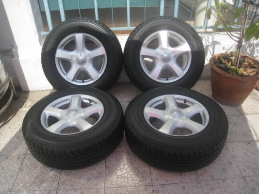 ขายล้อแม็กป้ายแดง New d-max 17"x7" et33 6รู139.7 พร้อมยางปี14 สนใจติดต่อเล็กคลองสามครับ 081-3747940