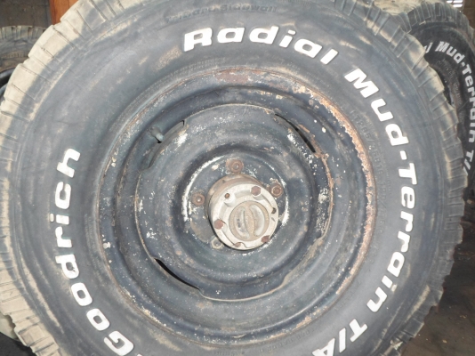 ขายช่วงล่างคานแขง4X4 มีเครื่่องหกสูบนิสันพร้อมเกืยร์และให้แหนบอีกสี่ตับให้ทั้งหมด ขายช่วงล่างคานแขง4X4 มีเครื่่องหกสูบนิสันพร้อมเกืยร์และให้แหนบอีกสี่ตับให้ทั้งหมด