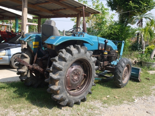 รถไถ KAMA รุ่น ไทซัน เพาเวอร์ 488 มีใบมีดดันหน้า 2เพลา