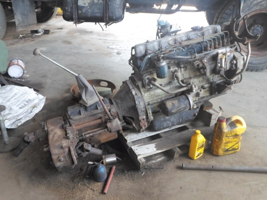 ขายเอาใว้ต่ออีแต๋นช่วงล่างคานแขง4X4 มีเครื่่องหกสูบนิสันพร้อมเกืยร์และแหนบให้อีก4ตับ