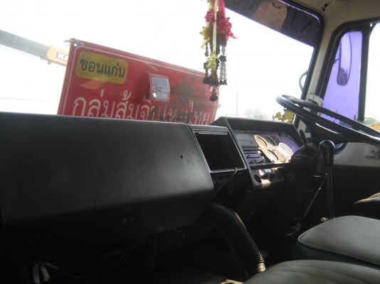 หัวแชสชี  พื้นเรียบ เครื่อง  185 แรง  HO  650000  บาท