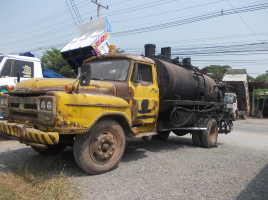 รถ 6 ล้อ หน้ายาว สเปรย์ยาง