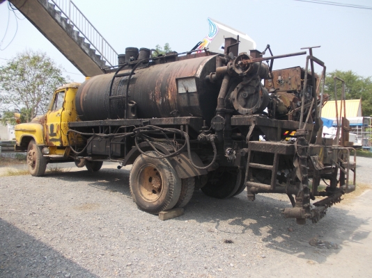 รถ 6 ล้อ หน้ายาว สเปรย์ยาง