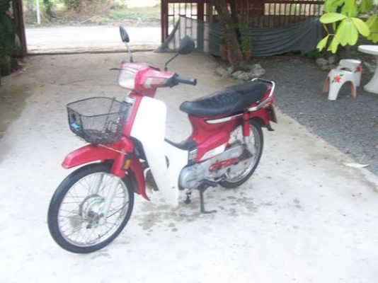 ดรีมคุรุสภาสีแดง สภาพดีมาก สวยๆ ทะเบียนครบ+เอกสารพร้อมโอนครบ