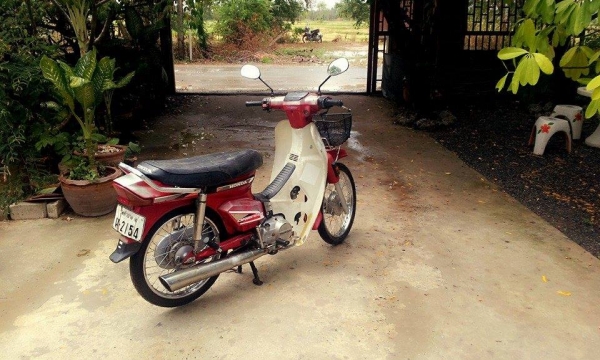 ดรีมคุรุสภาสีแดง สภาพดีมาก สวยๆ ทะเบียนครบ+เอกสารพร้อมโอนครบ