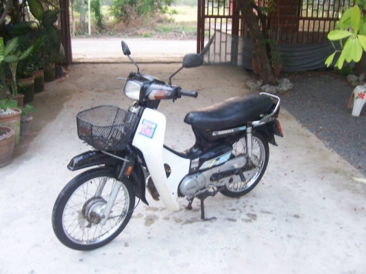 ดรีมคุรุสภาสีดำ สภาพดีมาก สวยๆ รถเดิมๆ รถใช้มือเดียว ทะเบียนเต็ม+เอกสารพร้อมโอนครบ