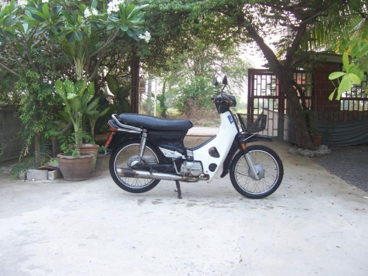 ดรีมคุรุสภาสีดำ สภาพดีมาก สวยๆ รถเดิมๆ รถใช้มือเดียว ทะเบียนเต็ม+เอกสารพร้อมโอนครบ