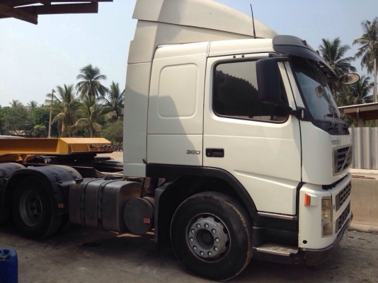 ขายถูก รถหัวลาก Volvo. 3 เพลา 6 ล้อ ยาง 10 เส้น สภาพพร้อมใช้ ติดต่อ คุณเบียร์ 0944895646