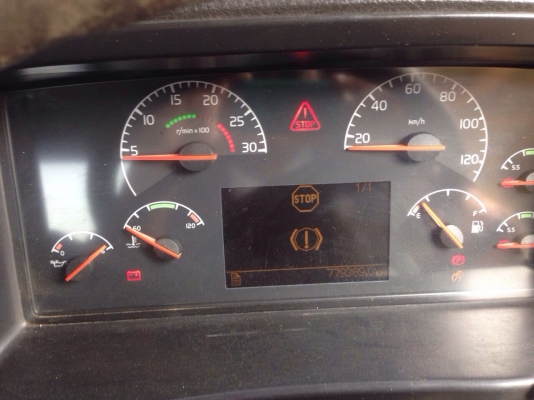 ขายถูก รถหัวลาก Volvo. 3 เพลา 6 ล้อ ยาง 10 เส้น สภาพพร้อมใช้ ติดต่อ คุณเบียร์ 0944895646