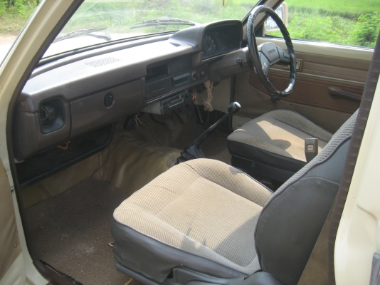 โตโยต้า   2L  คลาสสิค    สะสม 75,000  บาท