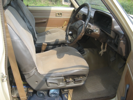 โตโยต้า   2L  คลาสสิค    สะสม 75,000  บาท