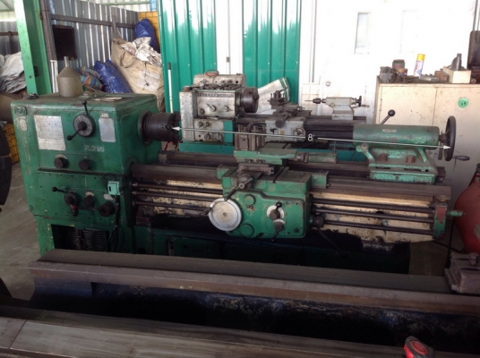 เครื่องกลึง 8 ฟุต