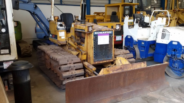 KOMATSU D20P-6 รถดันดินเก่าจากญี่ปุ่น ติดต่อ น๊อค 098-246-3778