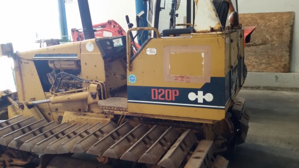 KOMATSU D20P-6 รถดันดินเก่าจากญี่ปุ่น ติดต่อ น๊อค 098-246-3778
