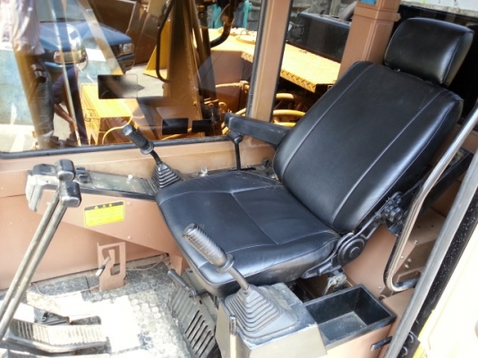 รถขุดดิน CAT E120B  สภาพพร้อมใช้งาน  รถนำเข้าจากญี่ปุ่น ยังไม่เคยใช้งานในไทย  โทร. 081-373-0559