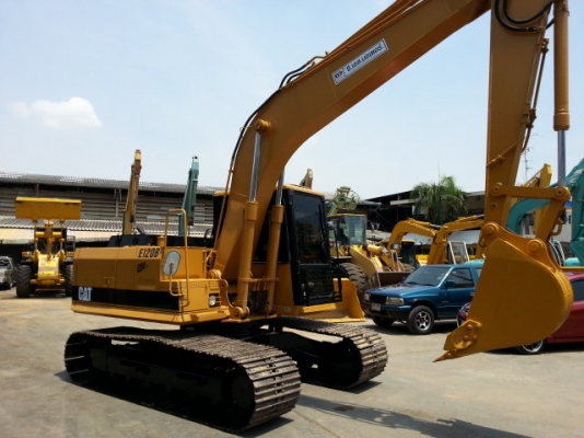รถขุดดิน CAT E120B  สภาพพร้อมใช้งาน  รถนำเข้าจากญี่ปุ่น ยังไม่เคยใช้งานในไทย  โทร. 081-373-0559
