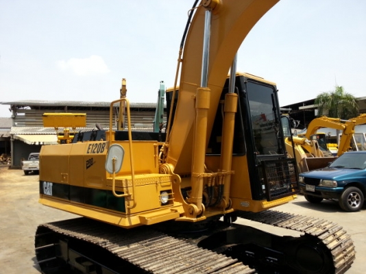รถขุดดิน CAT E120B  สภาพพร้อมใช้งาน  รถนำเข้าจากญี่ปุ่น ยังไม่เคยใช้งานในไทย  โทร. 081-373-0559