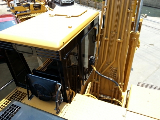 รถขุดดิน CAT E120B  สภาพพร้อมใช้งาน  รถนำเข้าจากญี่ปุ่น ยังไม่เคยใช้งานในไทย  โทร. 081-373-0559