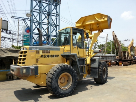 รถตักล้อยาง WA300-3E-53165  สภาพสวย  เพิ่งเข้ามาจากประเทศญี่ปุ่น ยังไม่เคยใช้งานในไทย  โทร. 081-373-0559