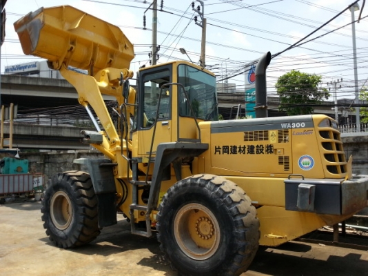 รถตักล้อยาง WA300-3E-53165  สภาพสวย  เพิ่งเข้ามาจากประเทศญี่ปุ่น ยังไม่เคยใช้งานในไทย  โทร. 081-373-0559