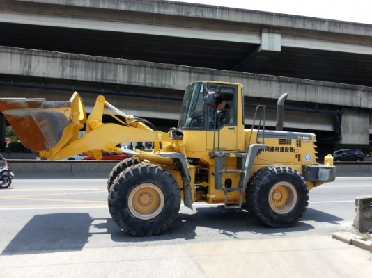 รถตักล้อยาง WA300-3E-53165  สภาพสวย  เพิ่งเข้ามาจากประเทศญี่ปุ่น ยังไม่เคยใช้งานในไทย  โทร. 081-373-0559