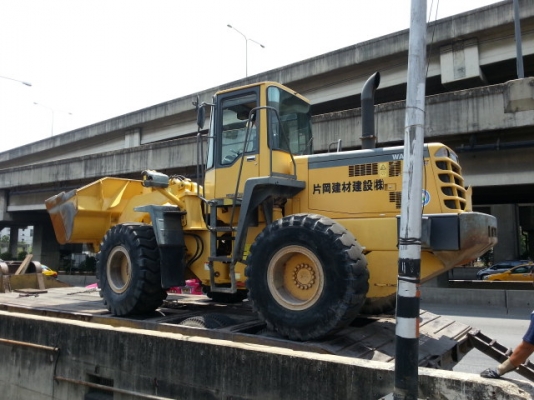 รถตักล้อยาง WA300-3E-53165  สภาพสวย  เพิ่งเข้ามาจากประเทศญี่ปุ่น ยังไม่เคยใช้งานในไทย  โทร. 081-373-0559