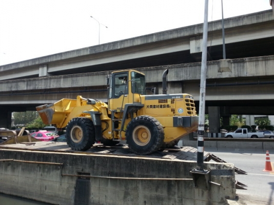 รถตักล้อยาง WA300-3E-53165  สภาพสวย  เพิ่งเข้ามาจากประเทศญี่ปุ่น ยังไม่เคยใช้งานในไทย  โทร. 081-373-0559