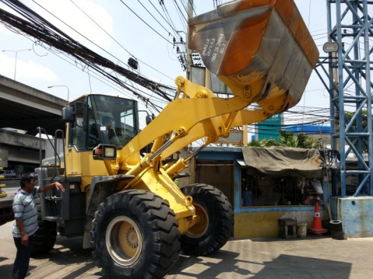 รถตักล้อยาง WA300-3E-53165  สภาพสวย  เพิ่งเข้ามาจากประเทศญี่ปุ่น ยังไม่เคยใช้งานในไทย  โทร. 081-373-0559