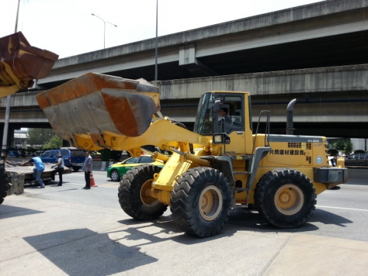 รถตักล้อยาง WA300-3E-53165  สภาพสวย  เพิ่งเข้ามาจากประเทศญี่ปุ่น ยังไม่เคยใช้งานในไทย  โทร. 081-373-0559