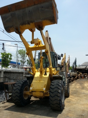 รถตักล้อยาง WA300-3E-53165  สภาพสวย  เพิ่งเข้ามาจากประเทศญี่ปุ่น ยังไม่เคยใช้งานในไทย  โทร. 081-373-0559