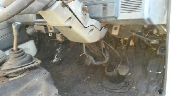 ขายรถ 4 ล้อโตโยต้าไดน่า เครื่องยนต์ดีเซล 2L แน่นๆสวยๆ แอร์เย็นพร้อมทะเบียนเต็มๆเพิ่งต่อ ไม่ติดเวลา(ไม่มีกระบะหลัง) ขาย 130000 บาทครับ