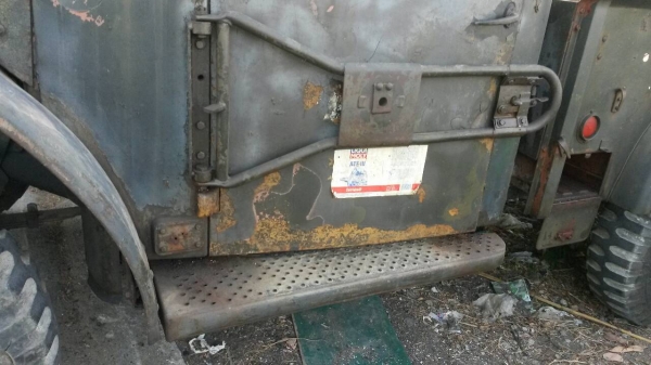 ขายรถจิ๊บดอส 4X4 สภาพสวยครับเอาไปปั้นอีกนิดแหร่มเลย เครื่องดีเซลเดิมๆ พร้อมทะเบียน ขาย 230000 บาท เท่านั้นหาอยู่ไม่ผิดหวังครับ ท่านที่จองแล้วไม่มาเอาถือว่าท่านสละสิทธิ์ ให้เวลาแค่กลางเดือน