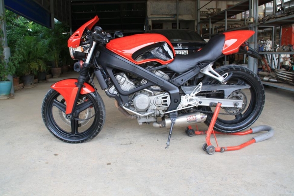 ขาย VT 250 แต่ง ดูคาติ สีใหม่ เครื่องดี ท่อสูตรคู่ โยชิ สรรพสามิตแท้ 39000