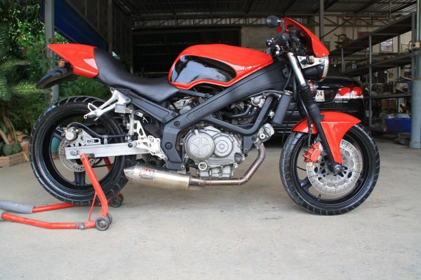 ขาย VT 250 แต่ง ดูคาติ สีใหม่ เครื่องดี ท่อสูตรคู่ โยชิ สรรพสามิตแท้ 39000